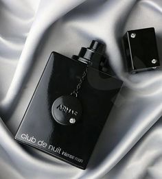 Club de Nuit – Iconic Fragrance with Citrus and Woody Notes